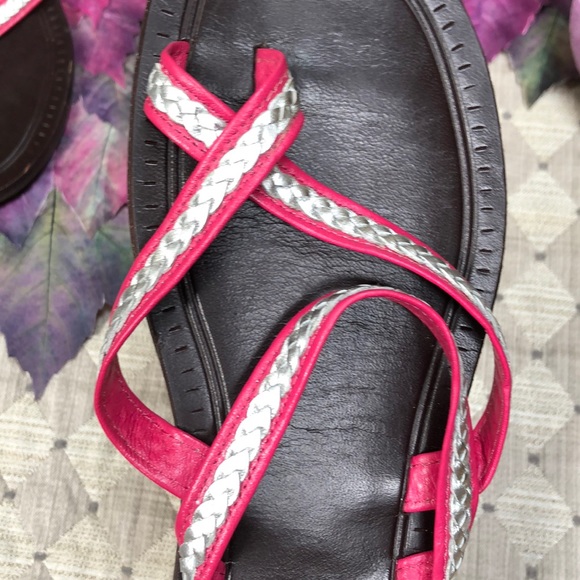 LANDS END CRISS CROSS FLAT SANDAL - Picture 3 of 4